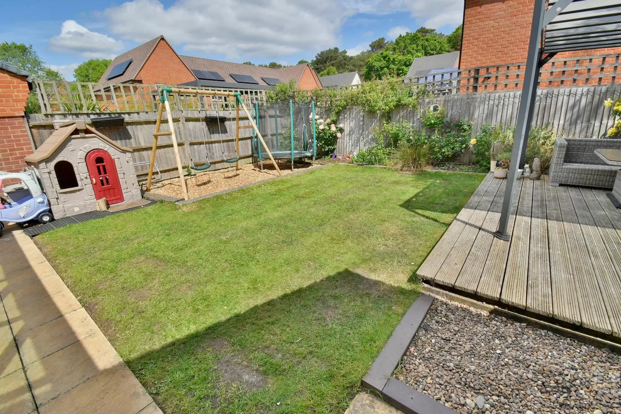 Coppins Close, BH22, photo 19