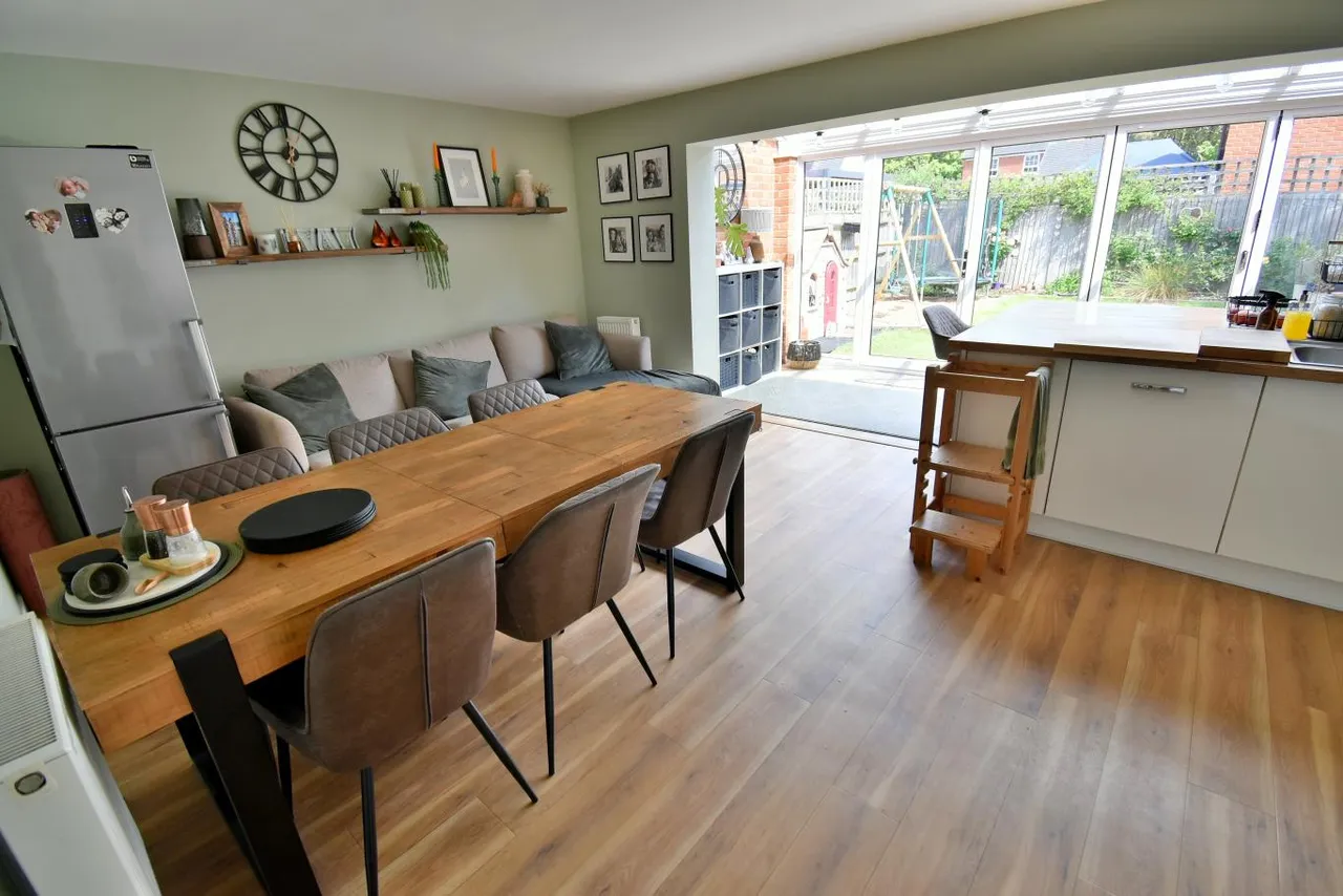 Coppins Close, BH22, photo 3