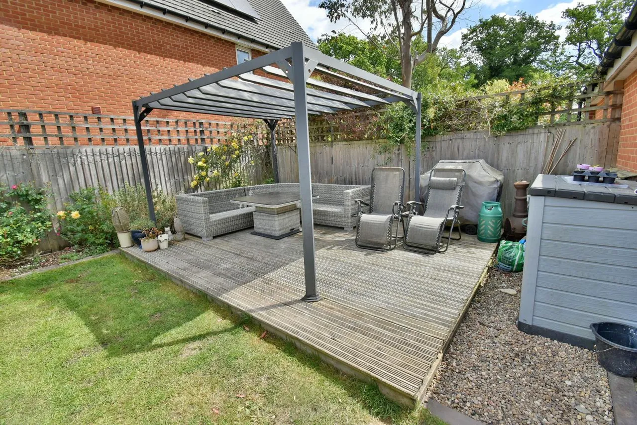 Coppins Close, BH22, photo 20