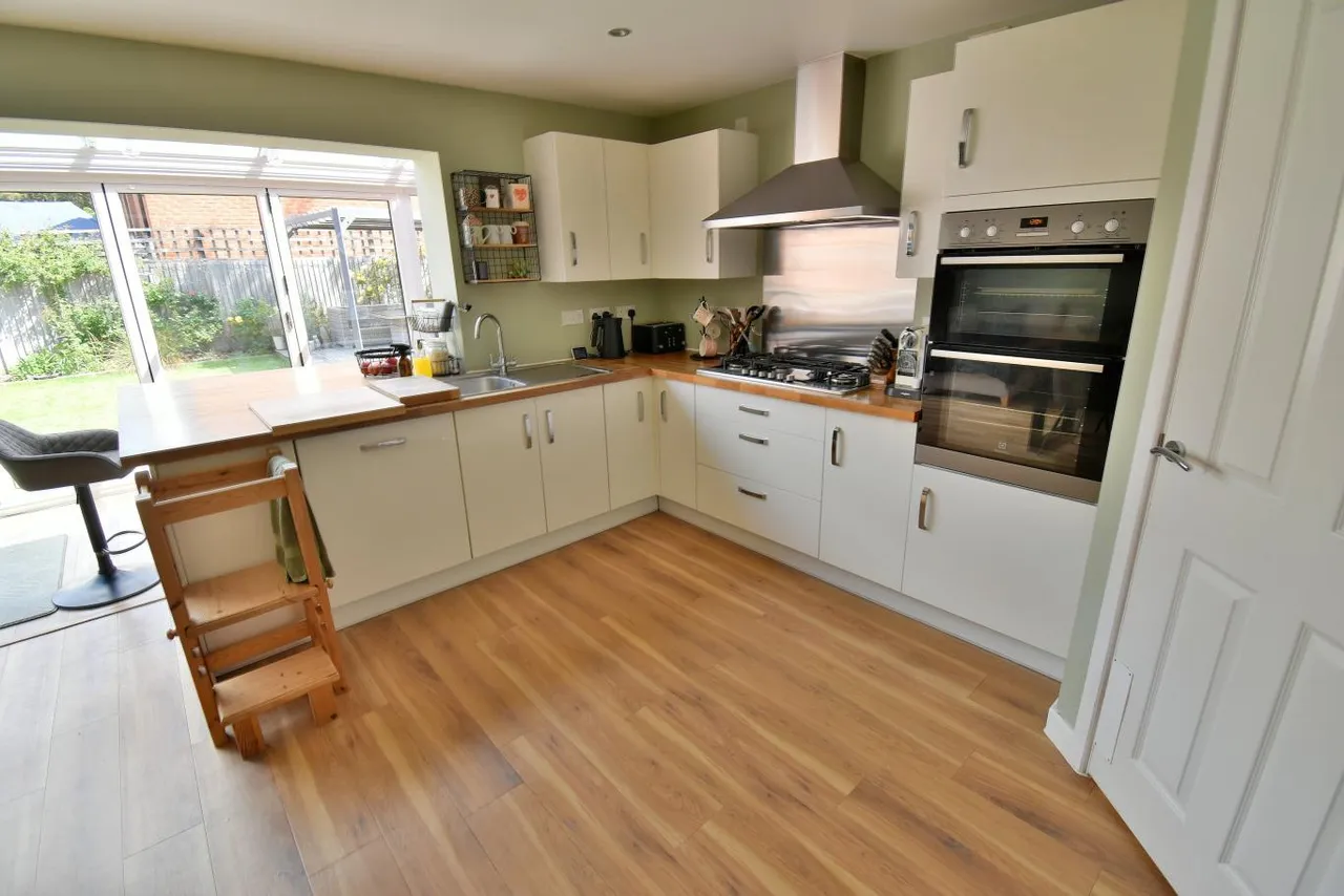 Coppins Close, BH22, photo 4