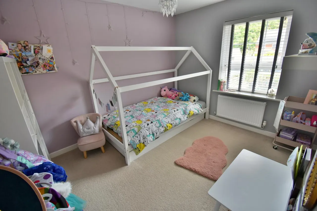 Coppins Close, BH22, photo 16