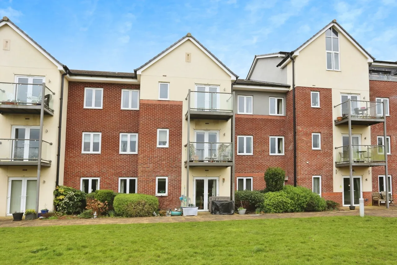 2 bed flat for sale, Nelstrop Road, Heaton Chapel, SK4