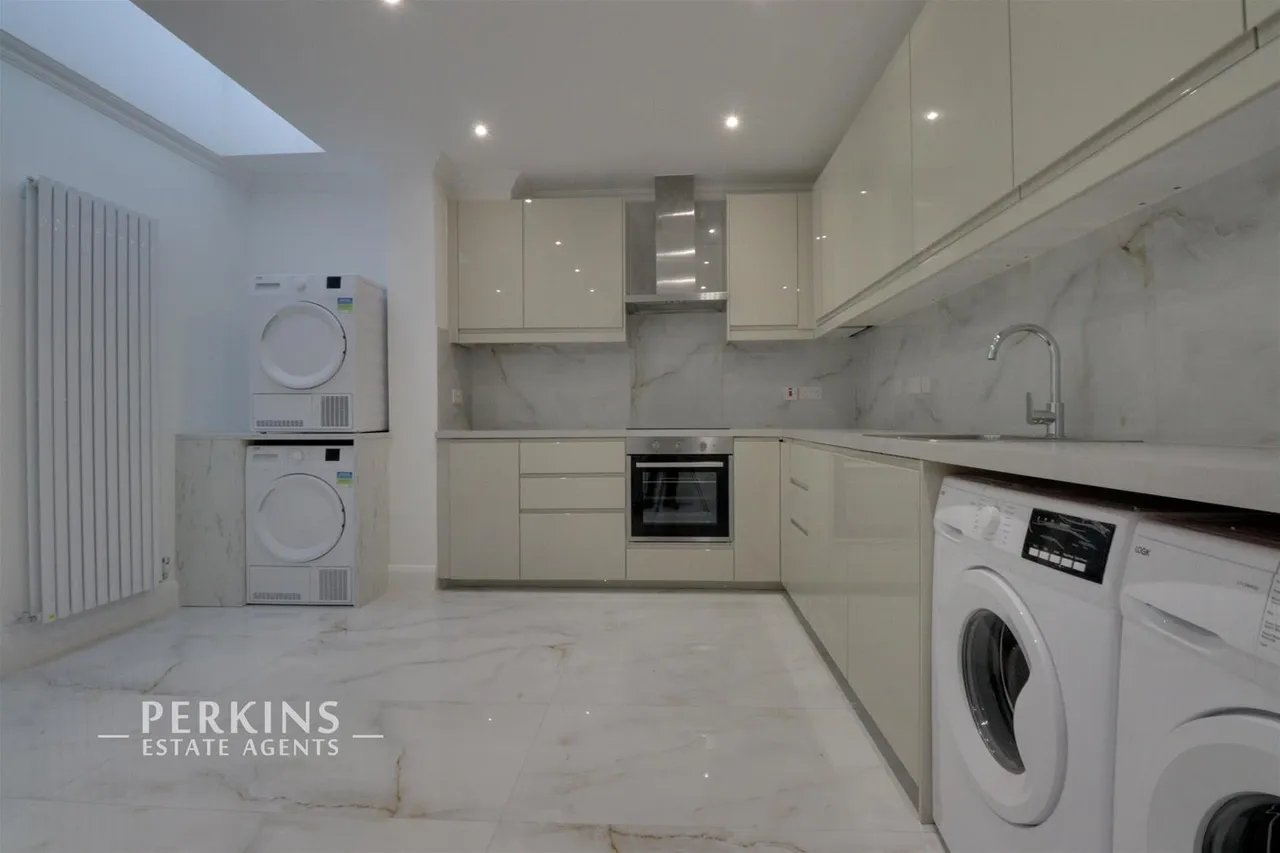 Tavistock Avenue, Perivale, UB6, photo 2