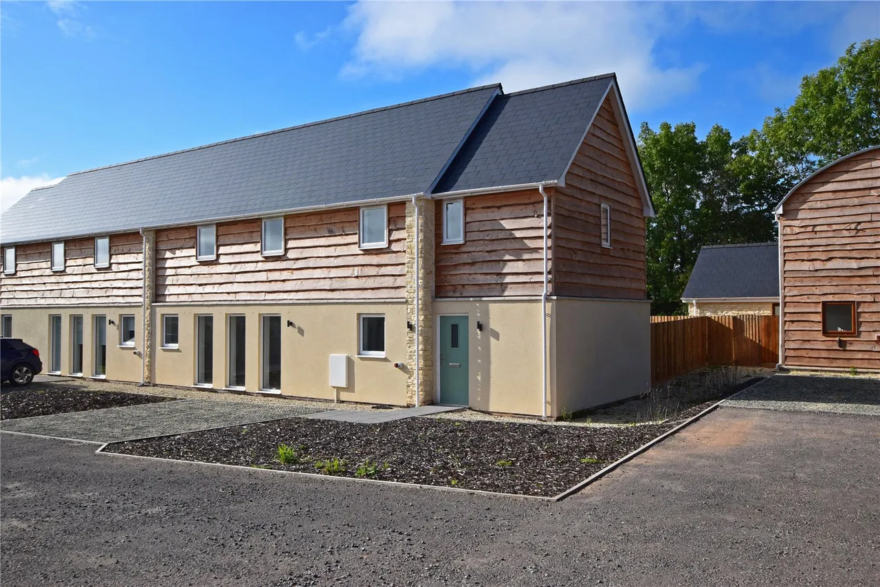 4 bed house for sale — Weston Mews, Weston, Honiton, Devon, EX14 3PF
