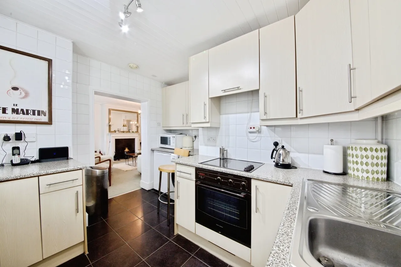 High Street, Southgate, London, N14, photo 17