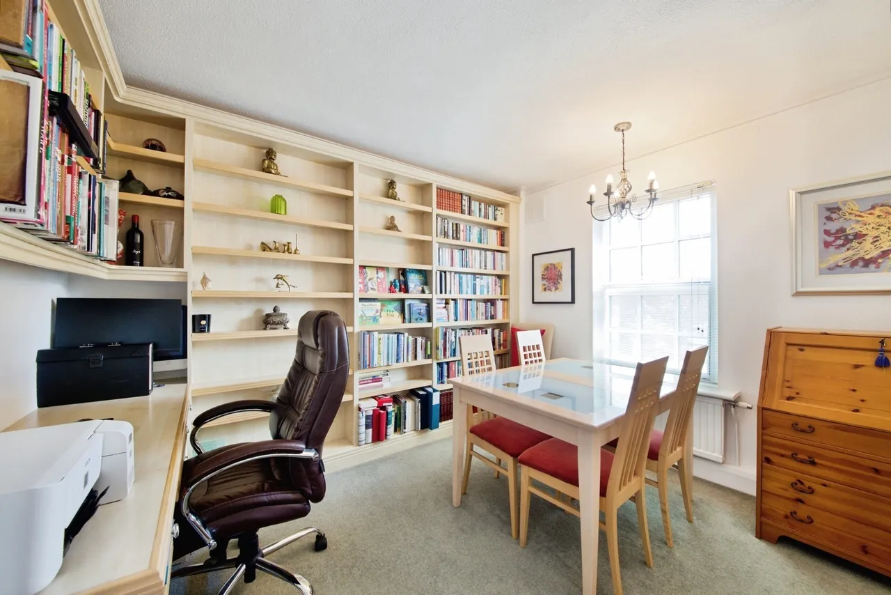 High Street, Southgate, London, N14, photo 5