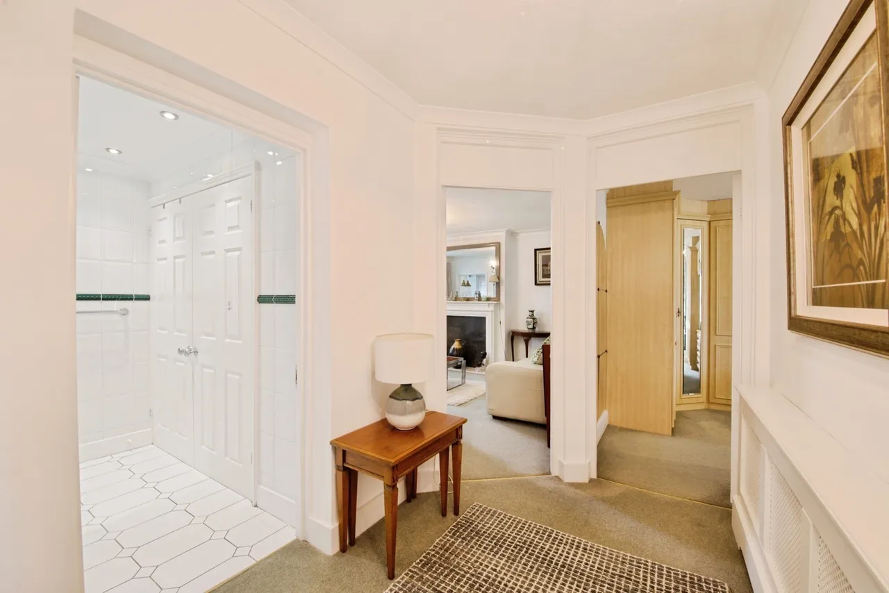 High Street, Southgate, London, N14, photo 12