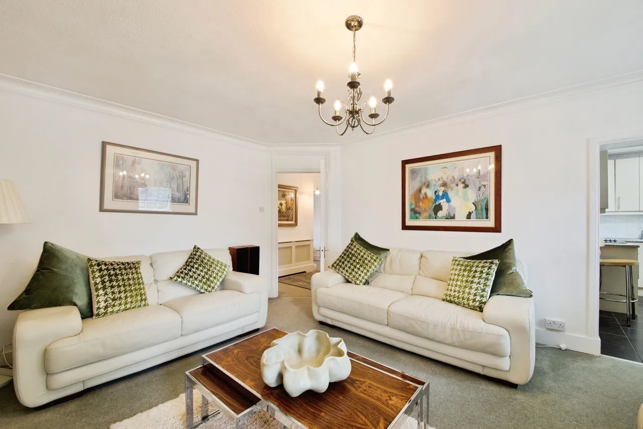High Street, Southgate, London, N14, photo 18
