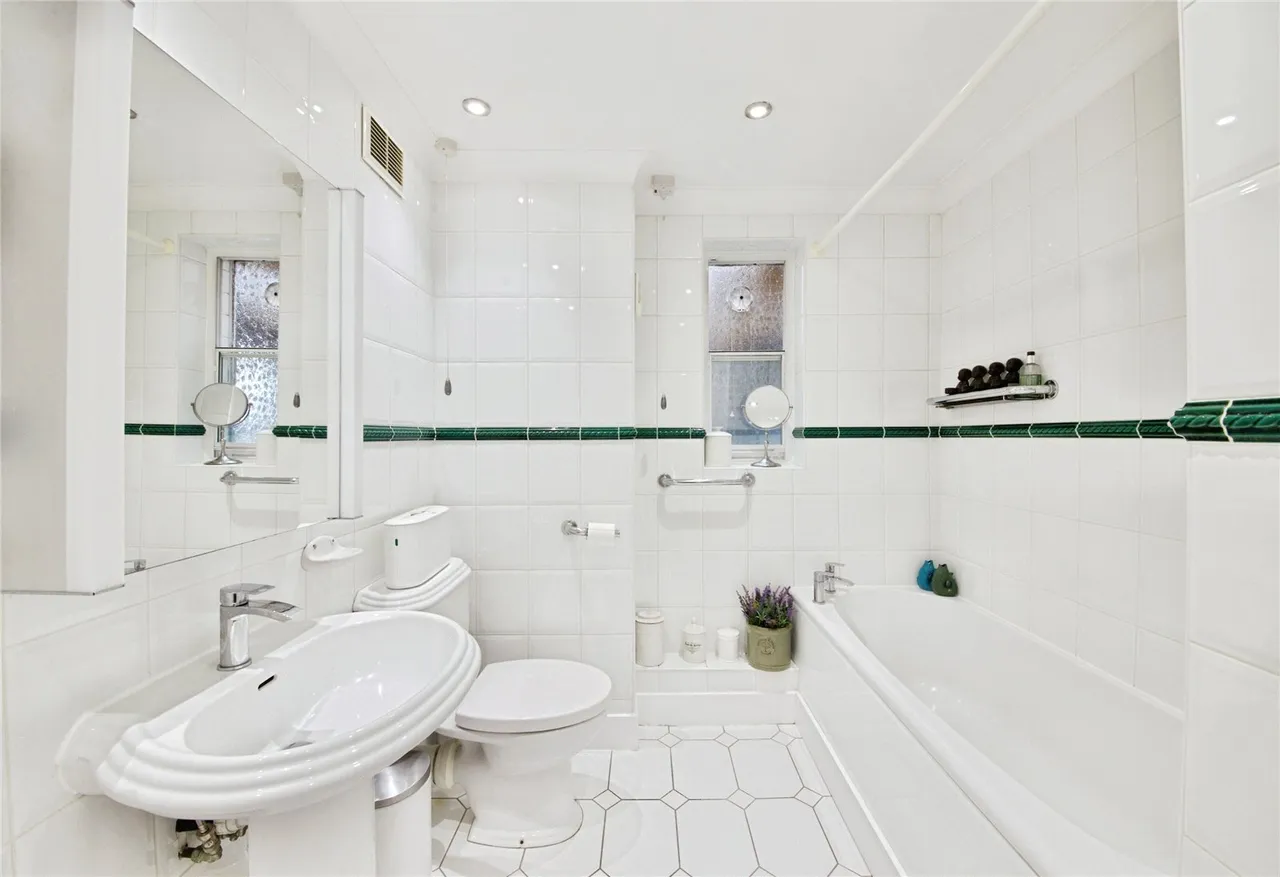 High Street, Southgate, London, N14, photo 10