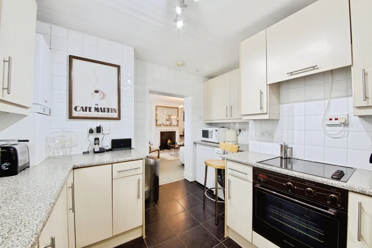 High Street, Southgate, London, N14, photo 11