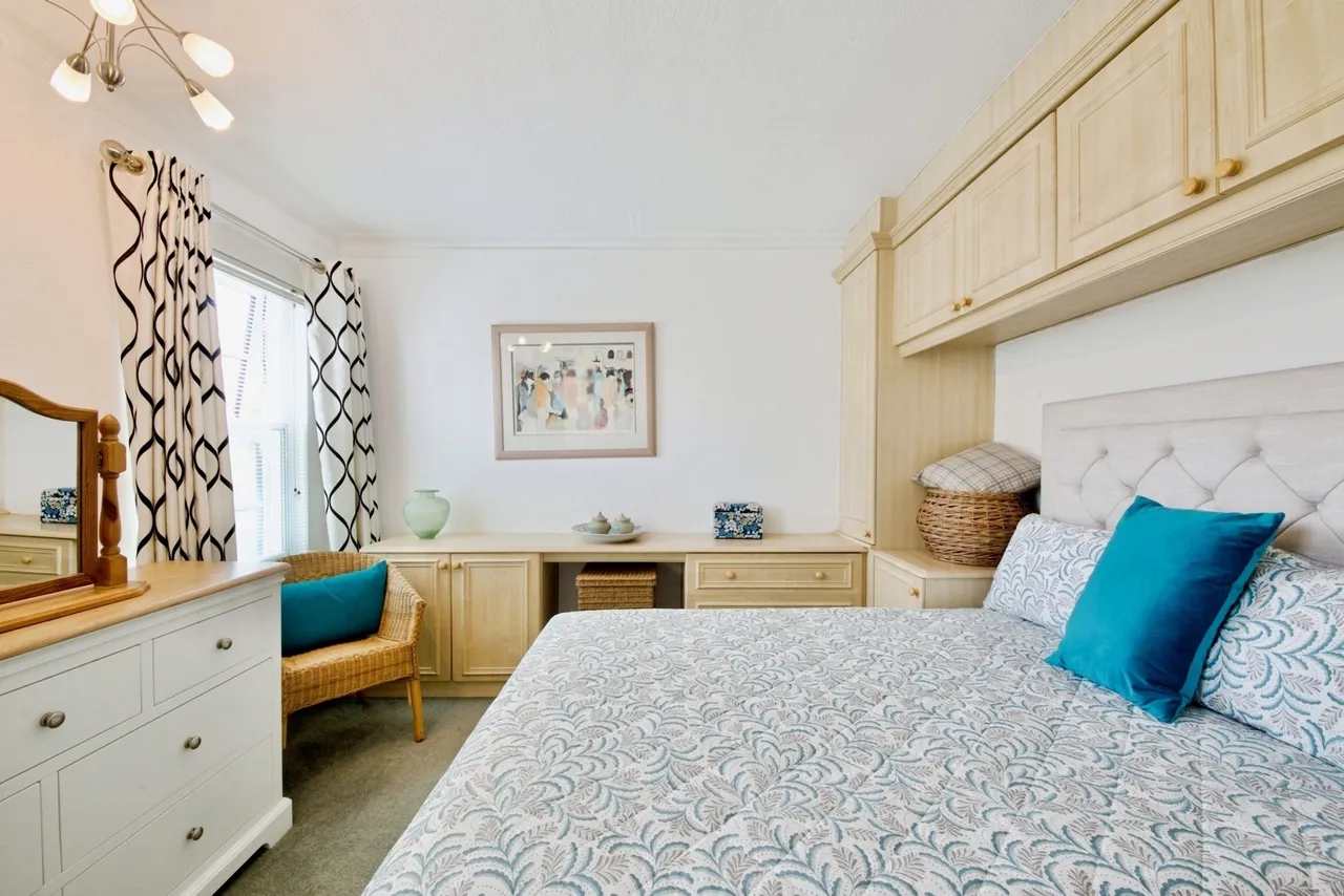 High Street, Southgate, London, N14, photo 8