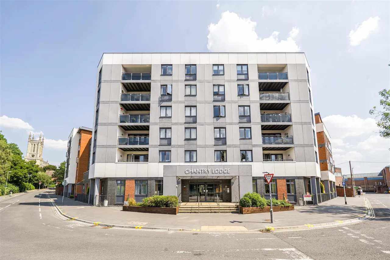 1 bed flat for sale, Chantry Street, Andover, SP10
