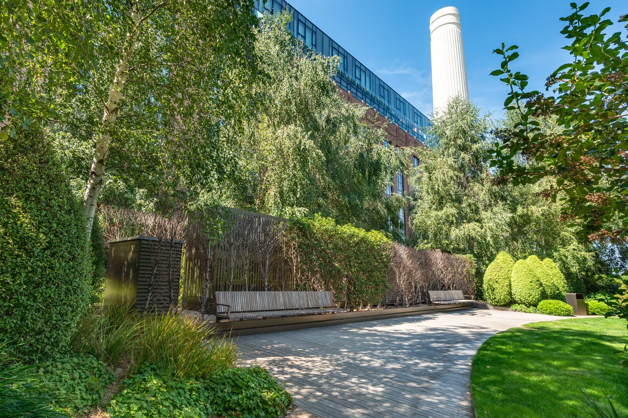 London, SW11, photo 23