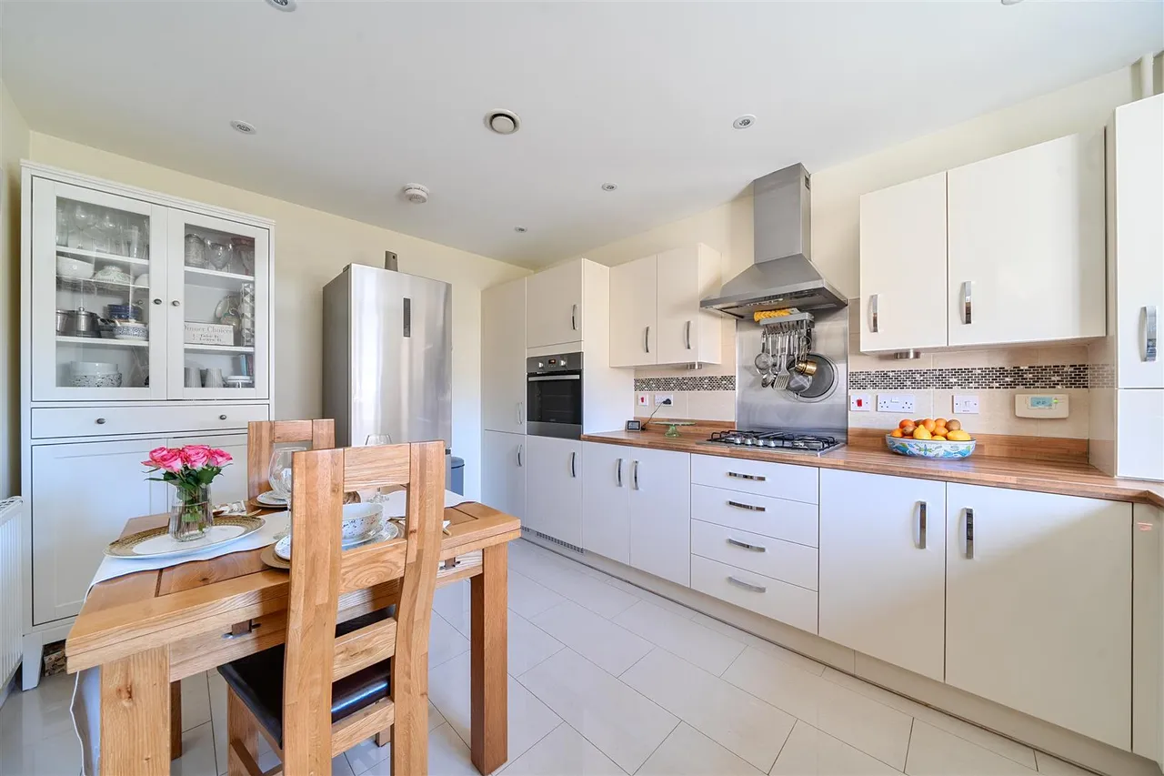 Jellicoe Drive, Sarisbury Green, photo 3