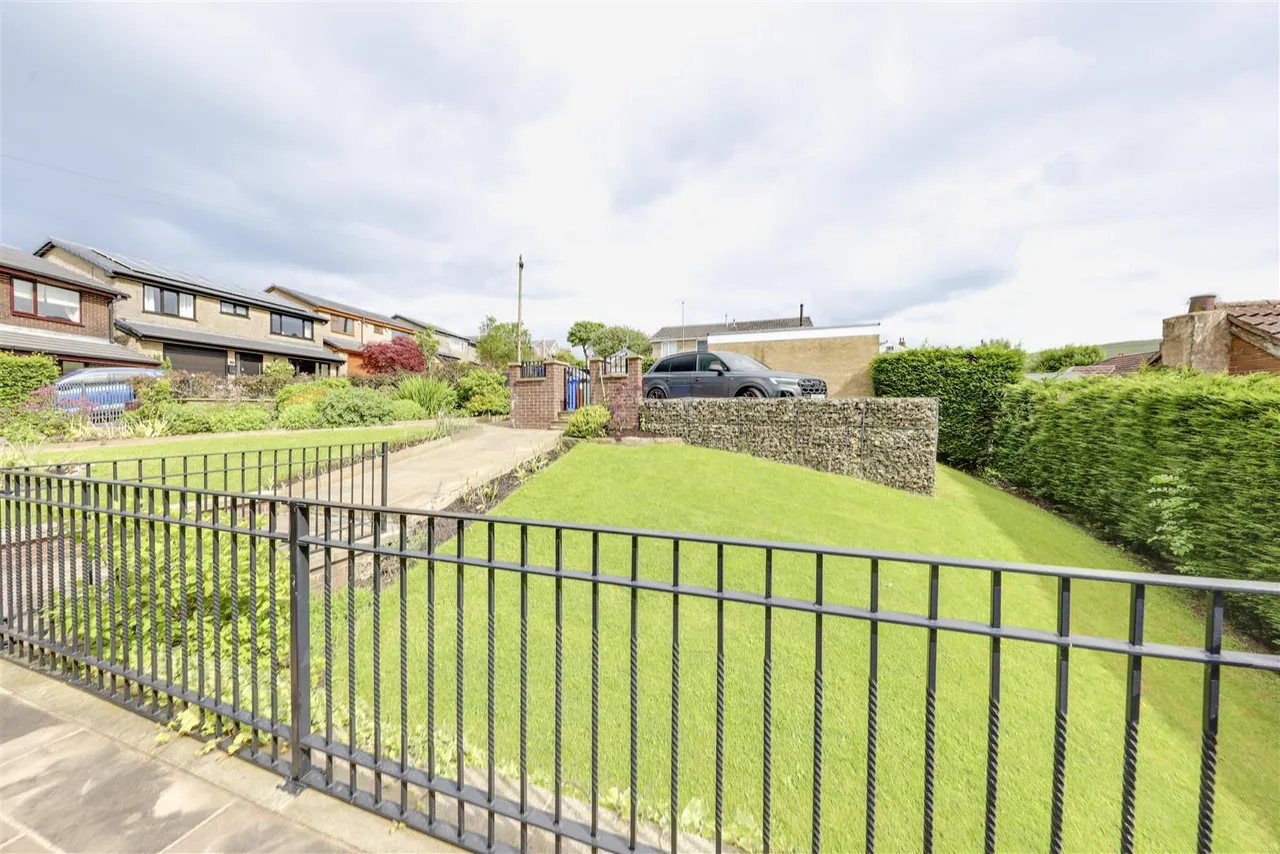 Bed Detached & 2 Bed Self-Contained Annexe, photo 56