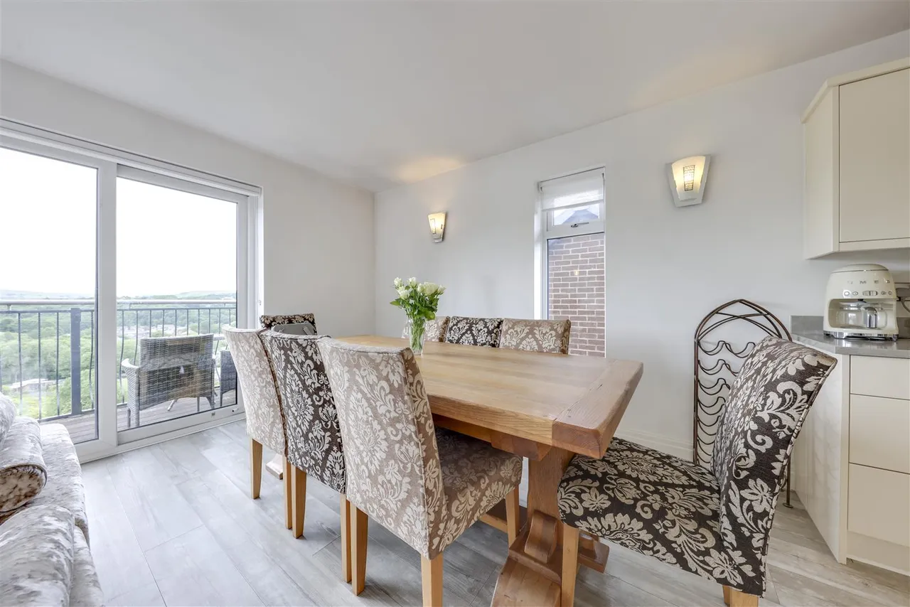 Bed Detached & 2 Bed Self-Contained Annexe, photo 16