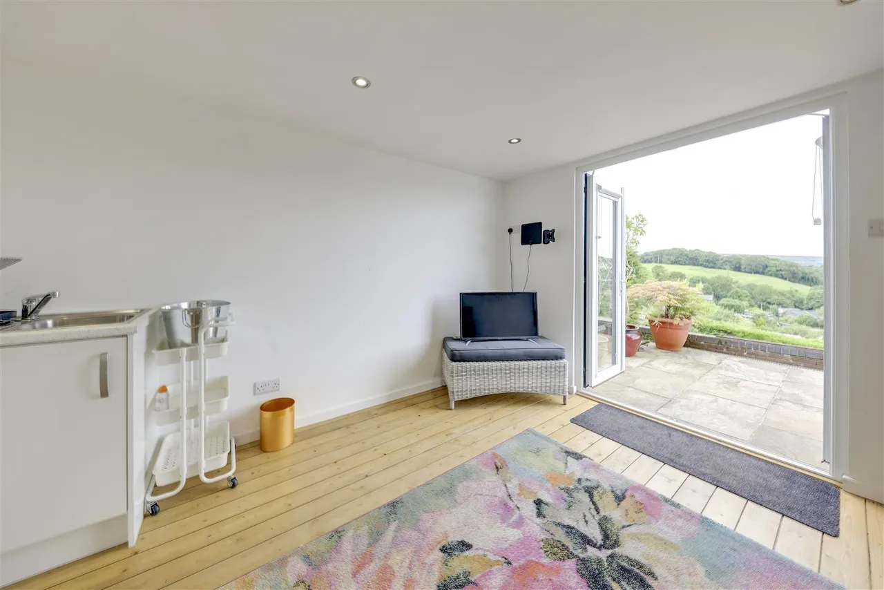 Bed Detached & 2 Bed Self-Contained Annexe, photo 48