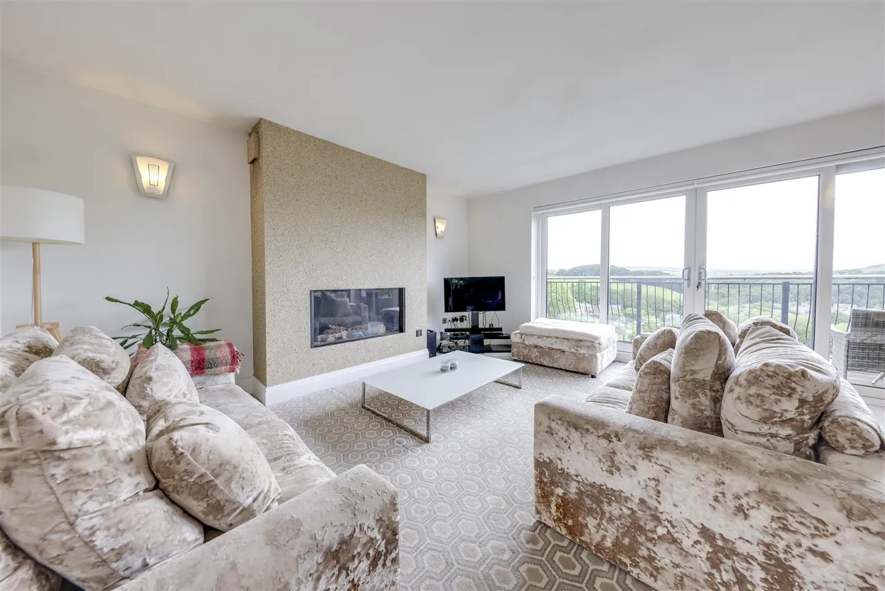 Bed Detached & 2 Bed Self-Contained Annexe, photo 12