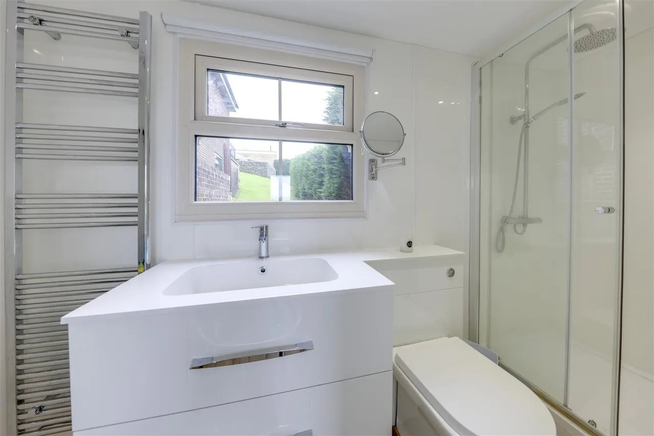 Bed Detached & 2 Bed Self-Contained Annexe, photo 49