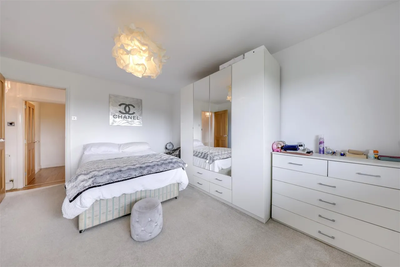 Bed Detached & 2 Bed Self-Contained Annexe, photo 29