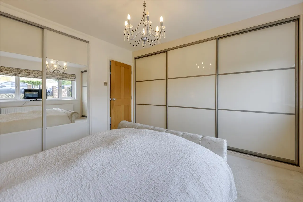 Bed Detached & 2 Bed Self-Contained Annexe, photo 22