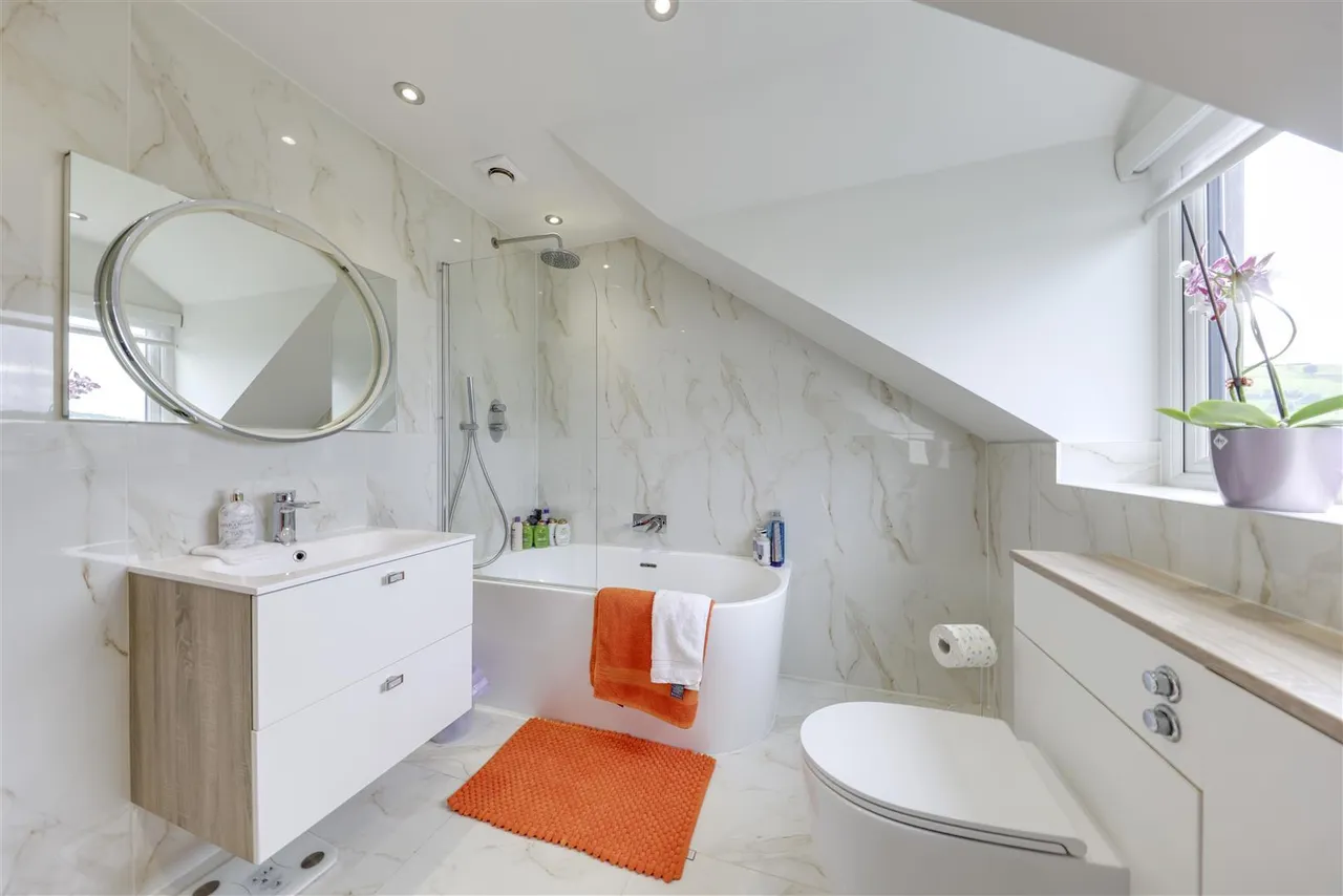 Bed Detached & 2 Bed Self-Contained Annexe, photo 45