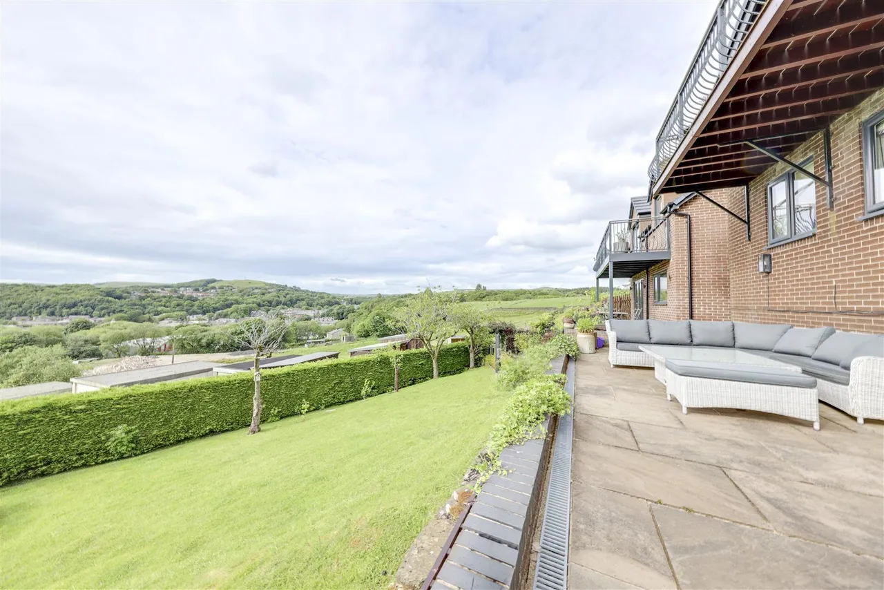 Bed Detached & 2 Bed Self-Contained Annexe, photo 51