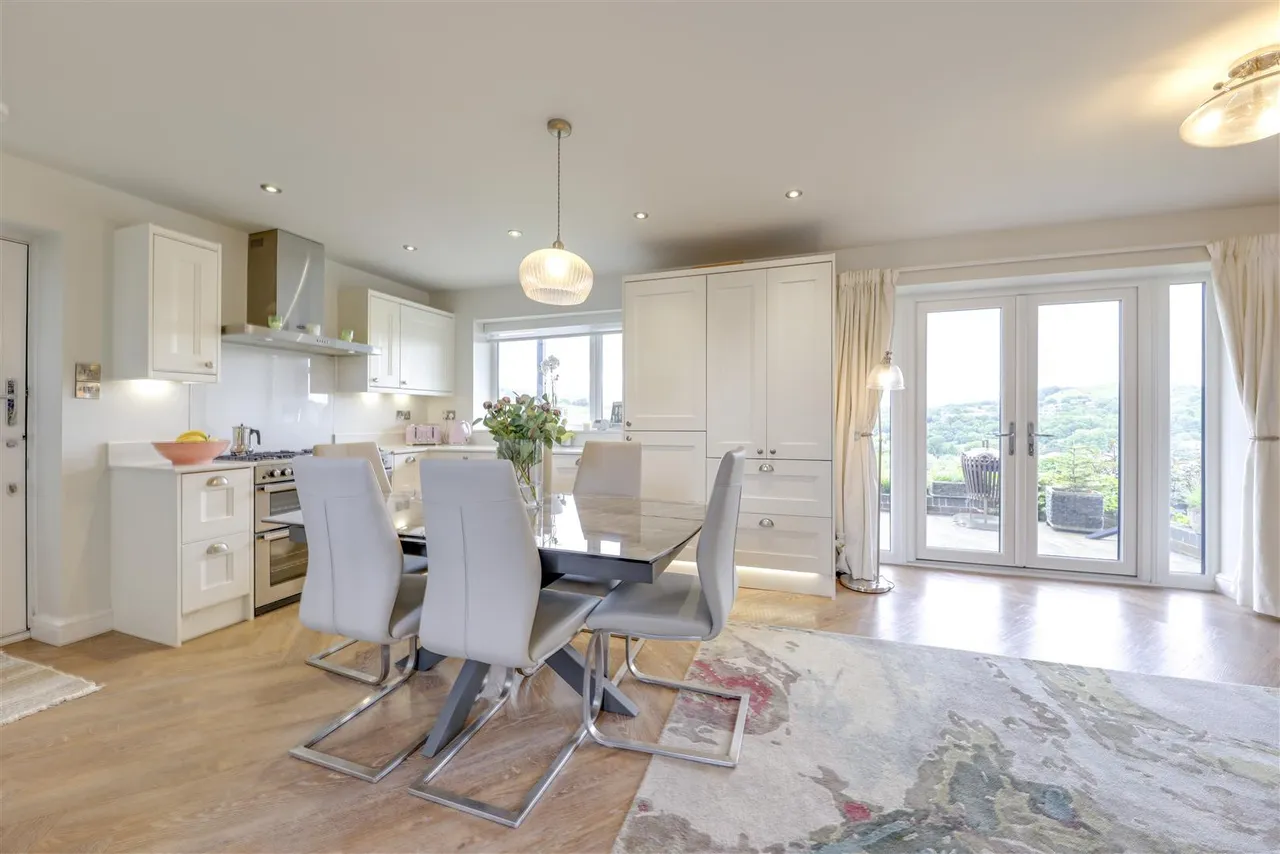Bed Detached & 2 Bed Self-Contained Annexe, photo 33