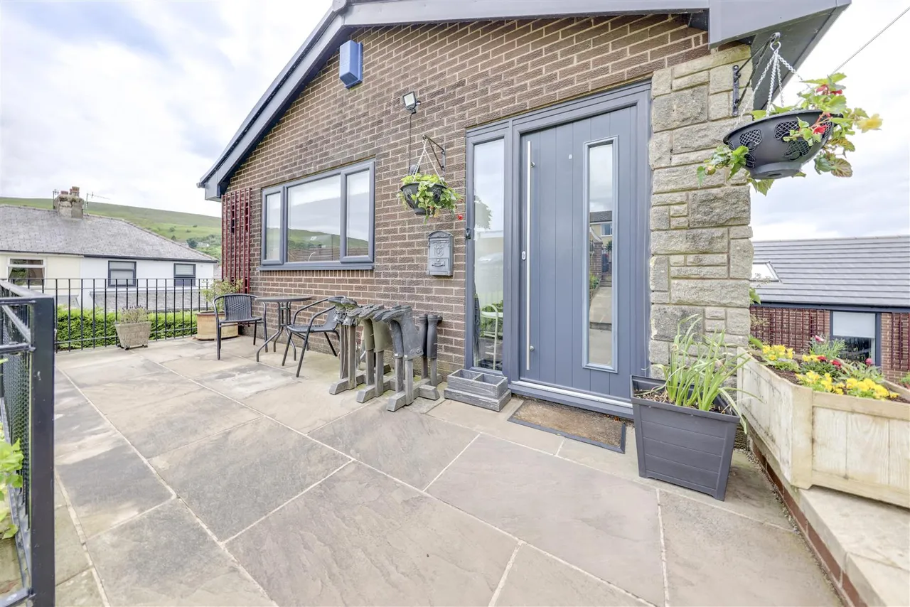 Bed Detached & 2 Bed Self-Contained Annexe, photo 8