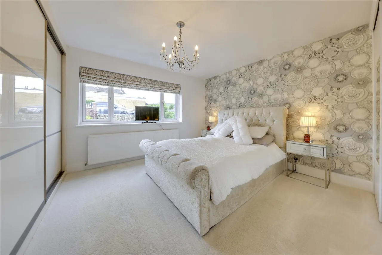 Bed Detached & 2 Bed Self-Contained Annexe, photo 21