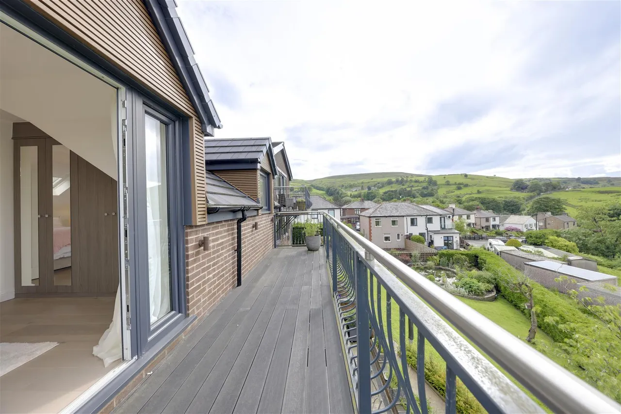 Bed Detached & 2 Bed Self-Contained Annexe, photo 42