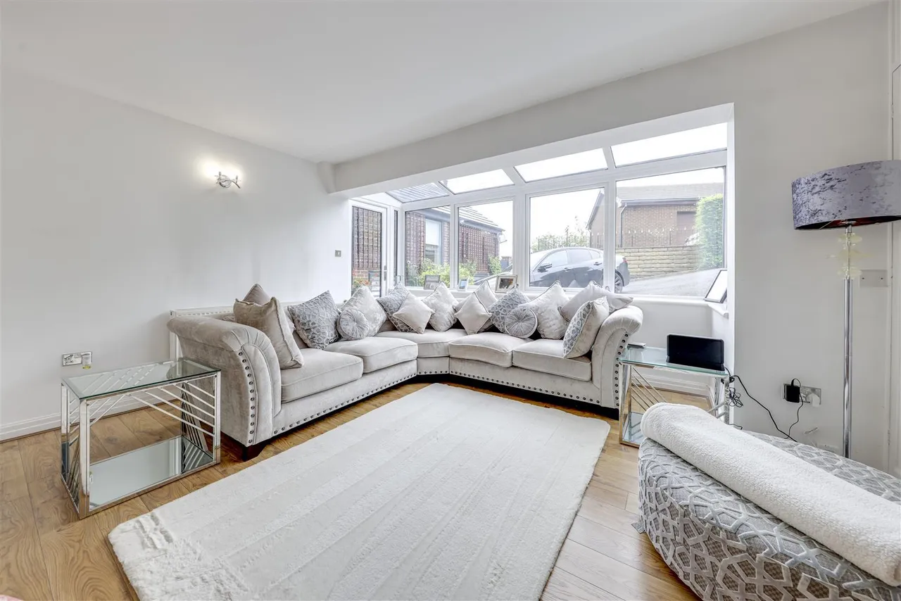 Bed Detached & 2 Bed Self-Contained Annexe, photo 27
