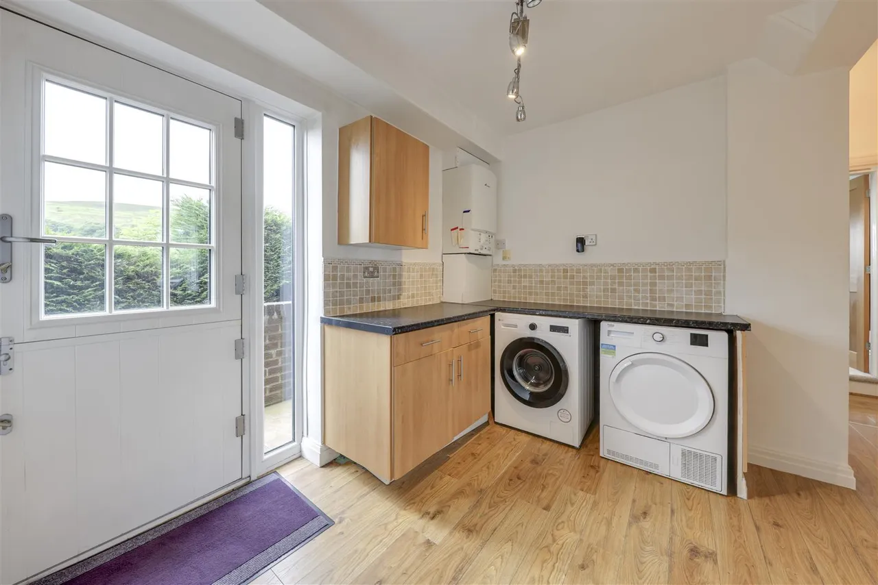 Bed Detached & 2 Bed Self-Contained Annexe, photo 28