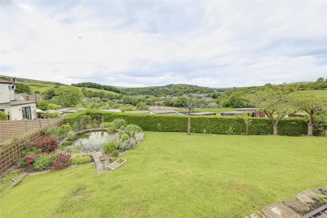 Bed Detached & 2 Bed Self-Contained Annexe, photo 53