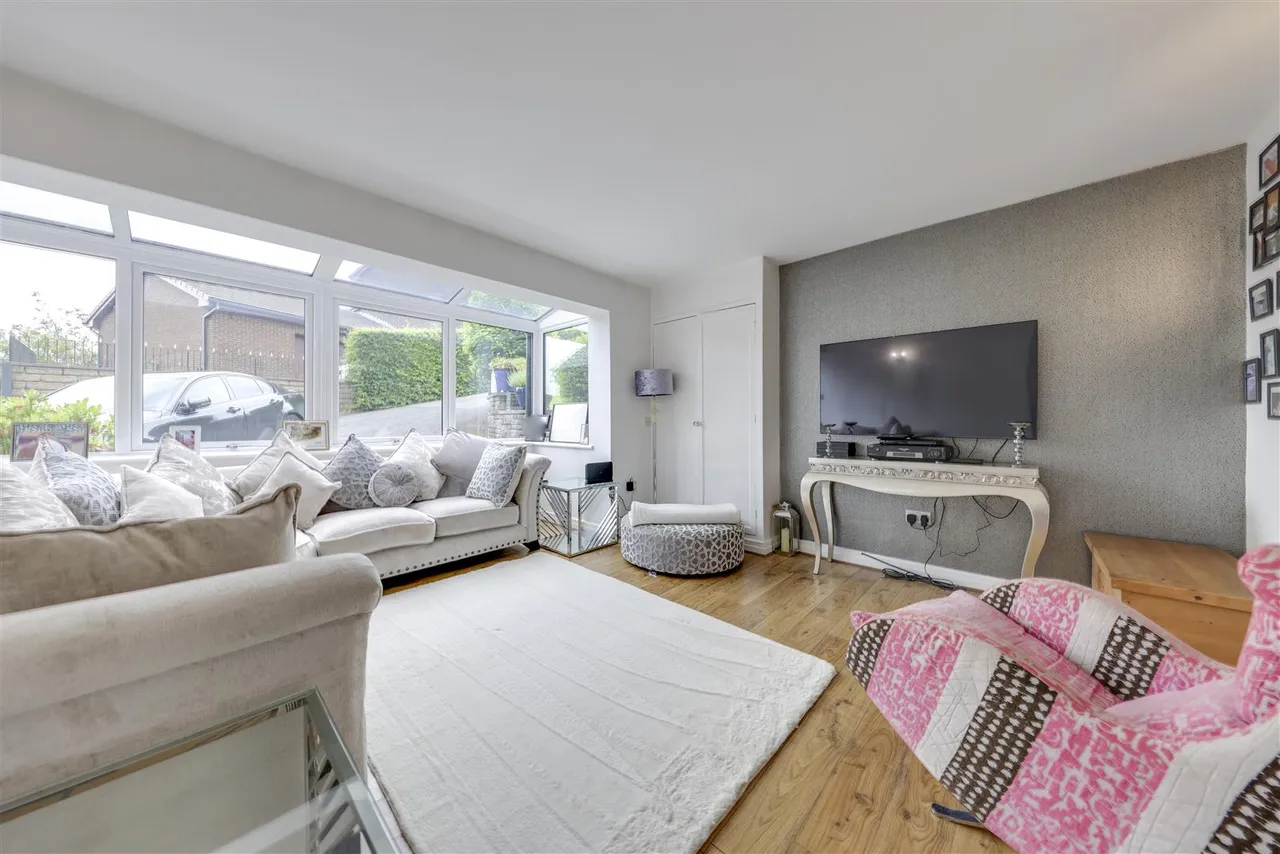 Bed Detached & 2 Bed Self-Contained Annexe, photo 26