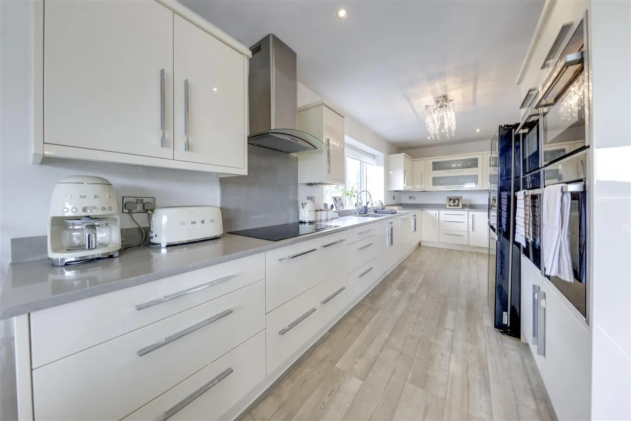 Bed Detached & 2 Bed Self-Contained Annexe, photo 18