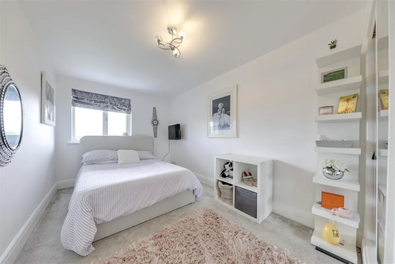 Bed Detached & 2 Bed Self-Contained Annexe, photo 30
