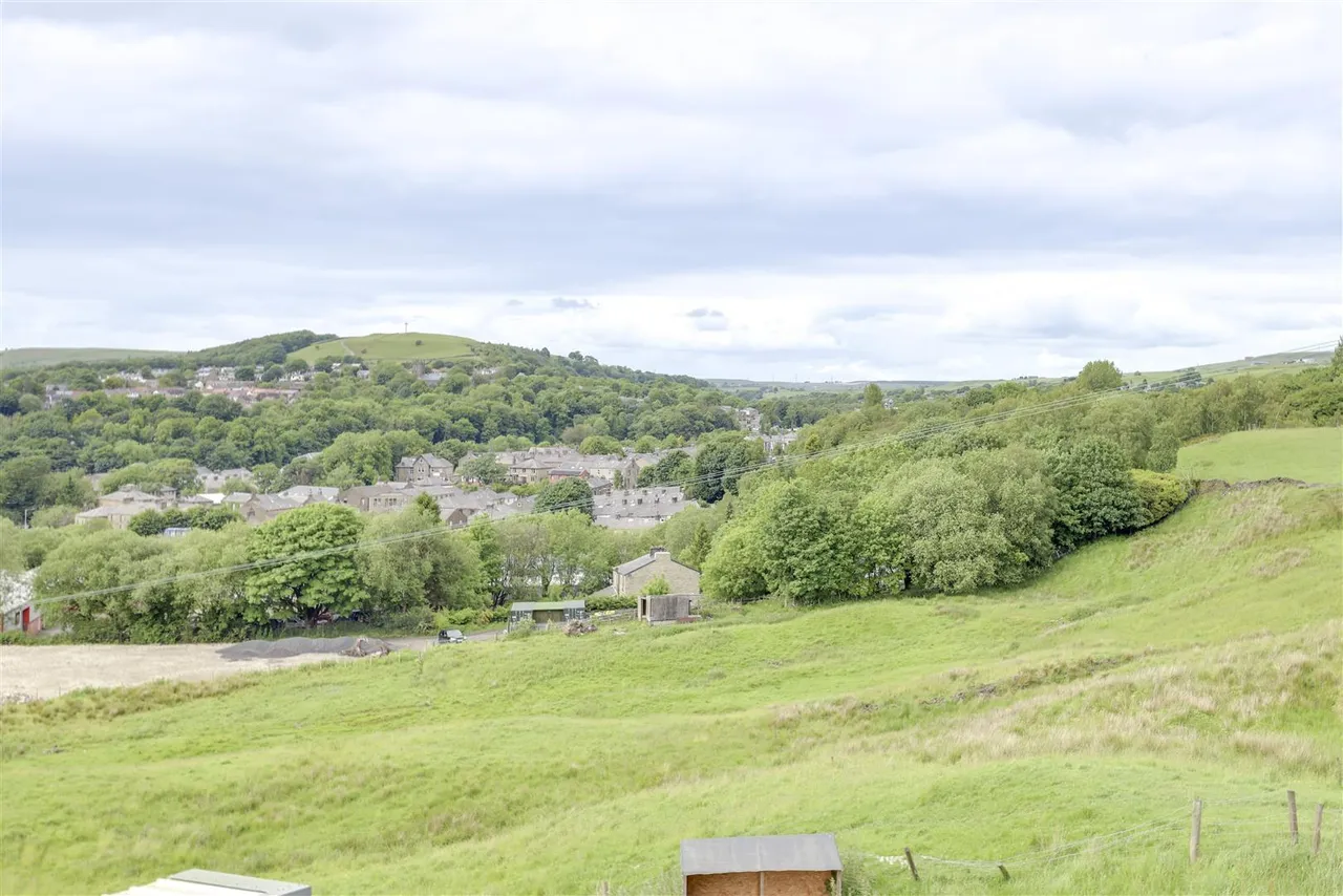 Bed Detached & 2 Bed Self-Contained Annexe, photo 43