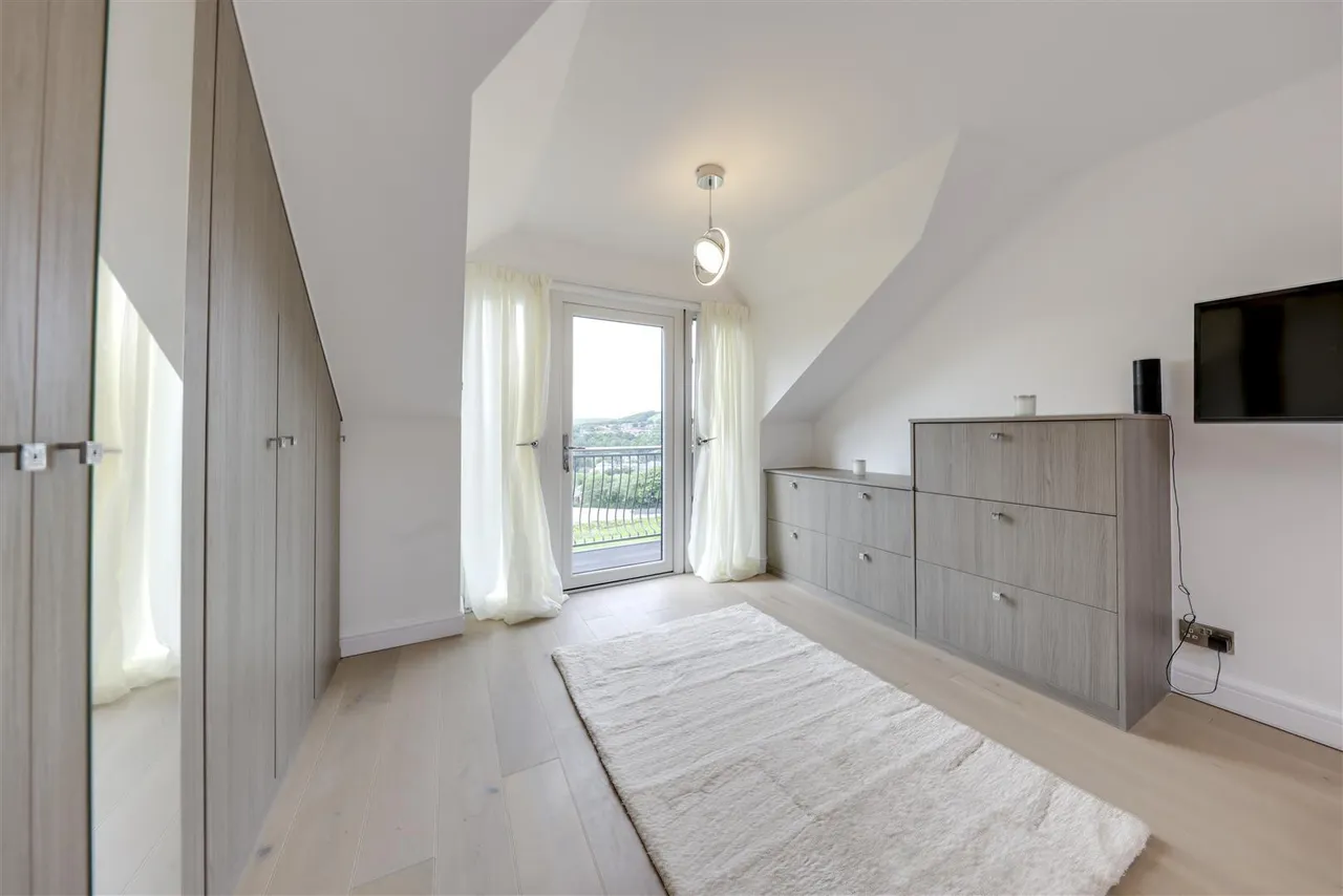Bed Detached & 2 Bed Self-Contained Annexe, photo 41