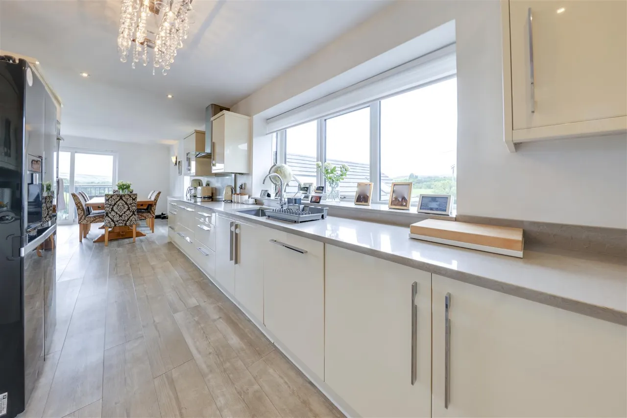 Bed Detached & 2 Bed Self-Contained Annexe, photo 20