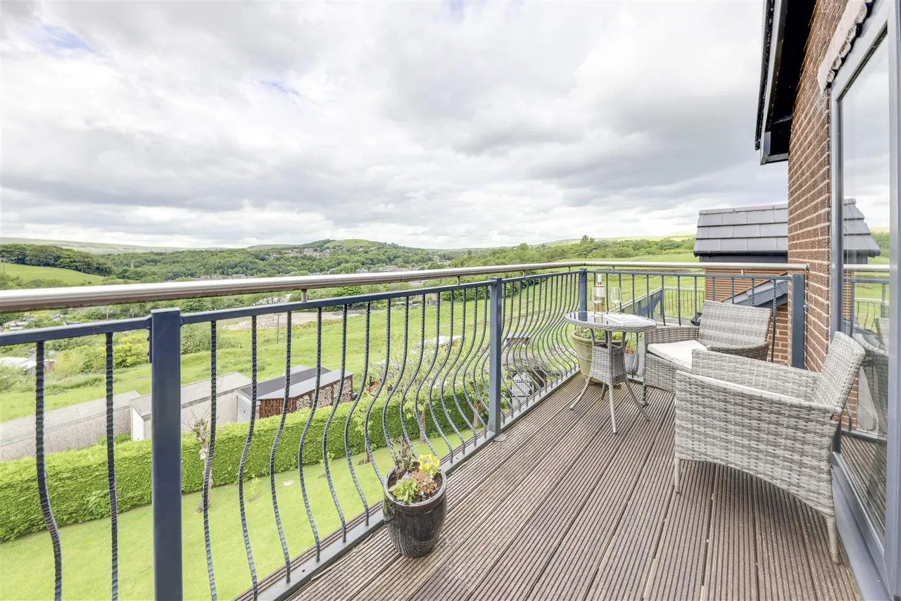 Bed Detached & 2 Bed Self-Contained Annexe, photo 15
