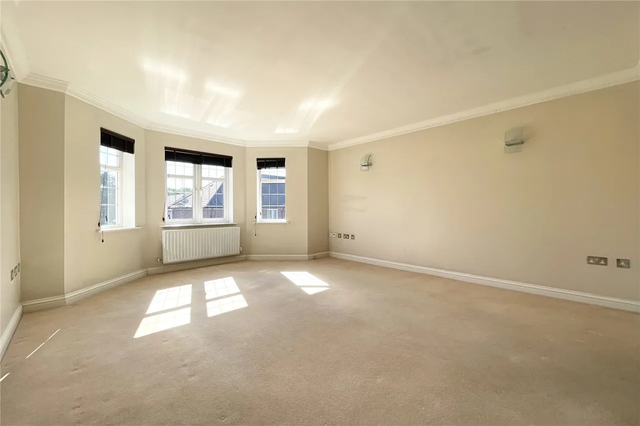 Jenkins Court, Chapel Lane, Bagshot, Surrey, GU19 5DD, photo 2