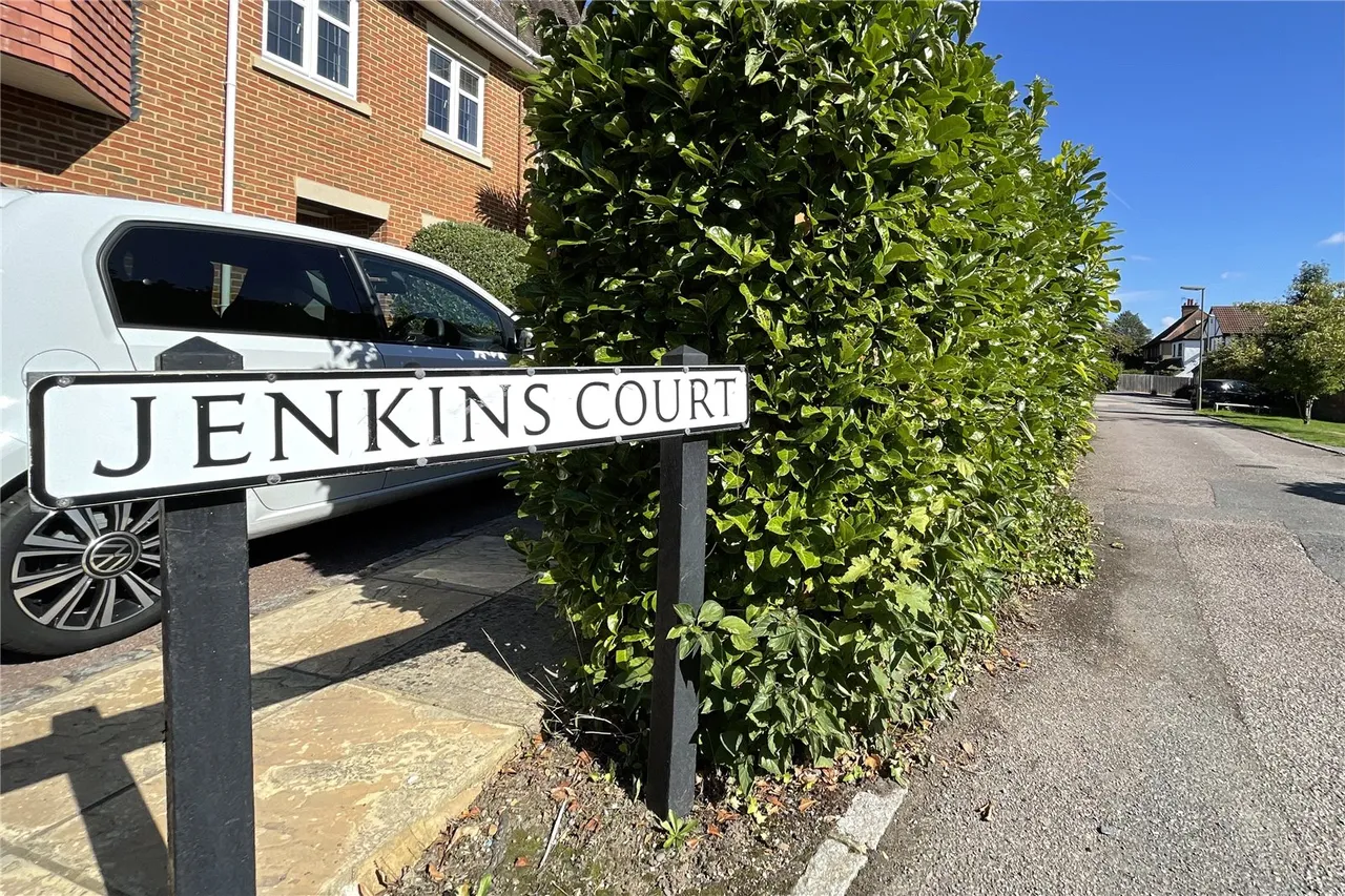 Jenkins Court, Chapel Lane, Bagshot, Surrey, GU19 5DD, photo 10