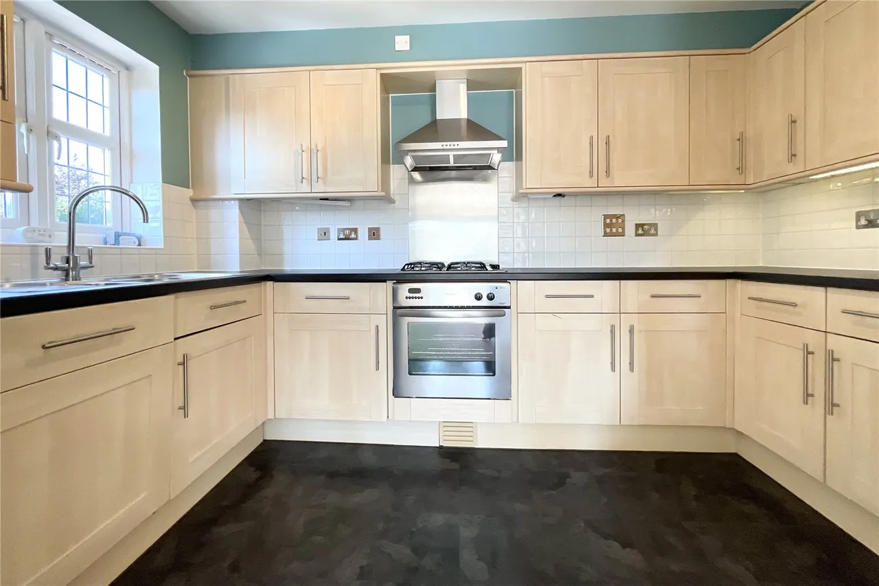 Jenkins Court, Chapel Lane, Bagshot, Surrey, GU19 5DD, photo 3