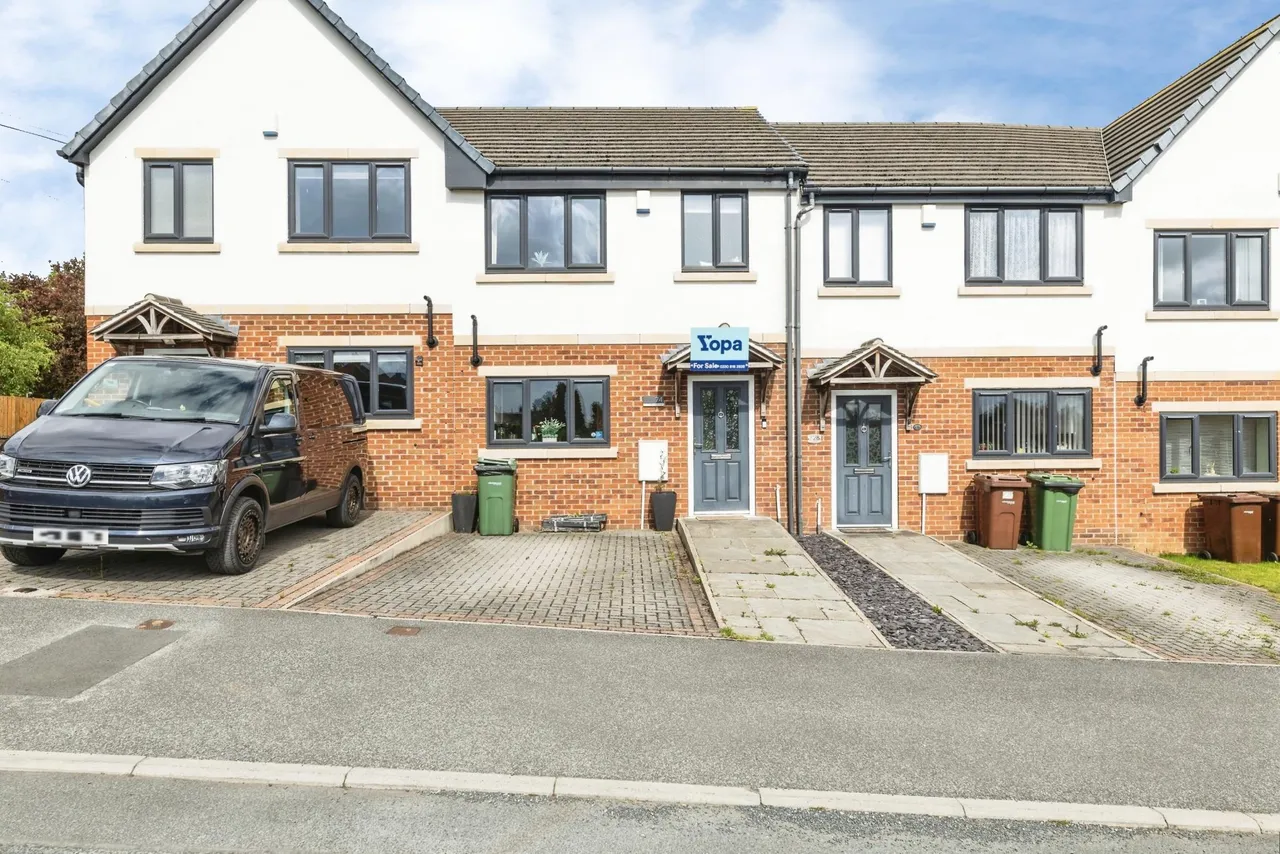 3 bed house for sale, School Street, Upton, WF9