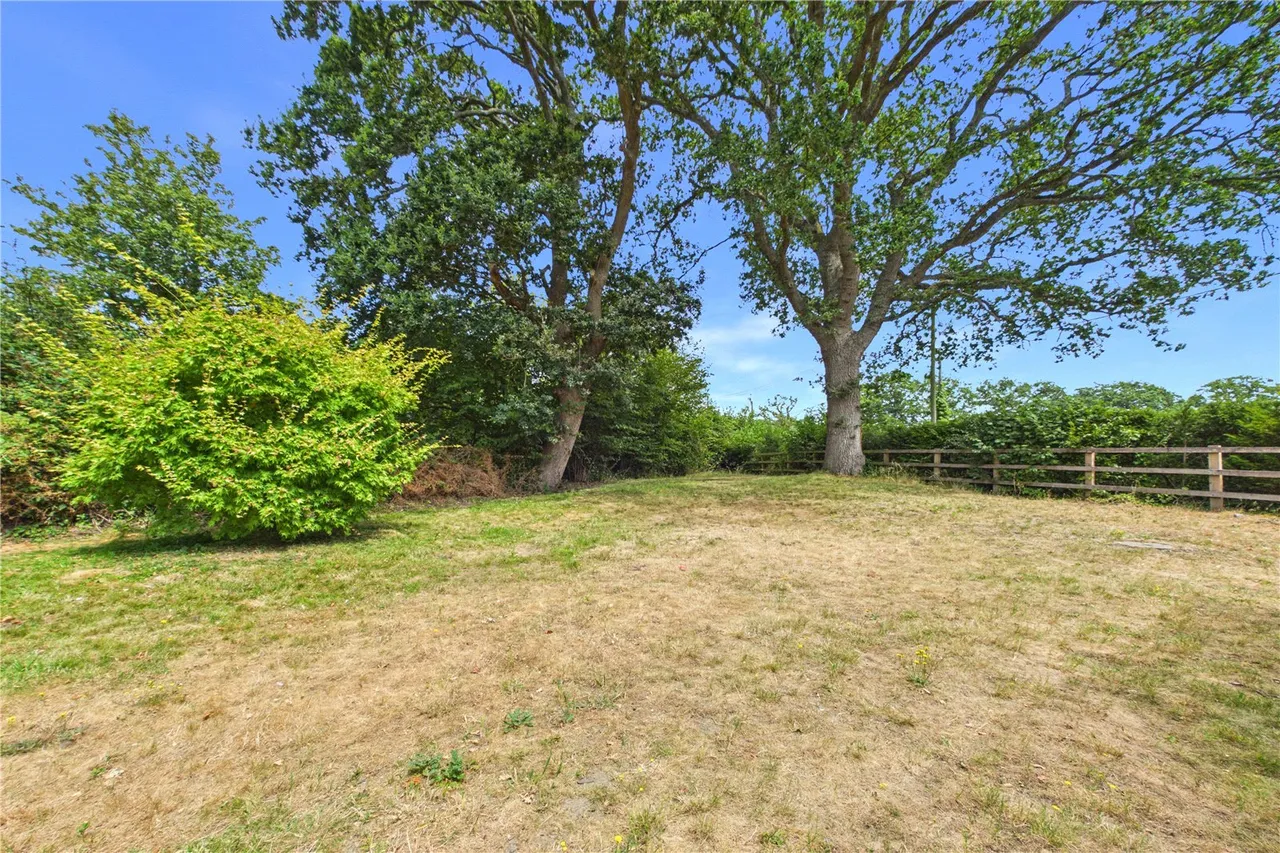Hollybush Lane, West Heath, RG26, photo 13