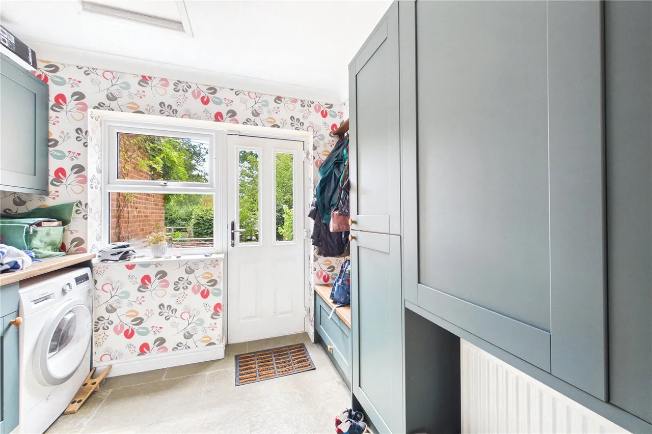 Hollybush Lane, West Heath, RG26, photo 4