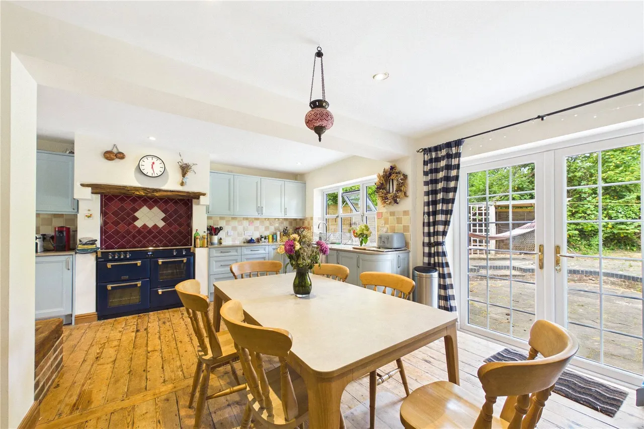 Hollybush Lane, West Heath, RG26, photo 2