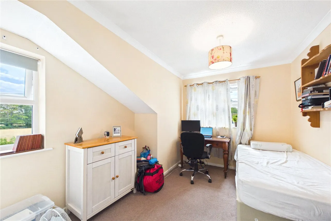 Hollybush Lane, West Heath, RG26, photo 10