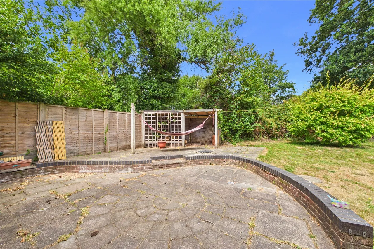 Hollybush Lane, West Heath, RG26, photo 12